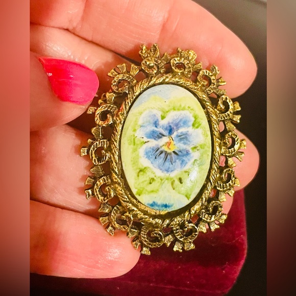 Vintage Handpainted Porcelain Floral Brooch/ Pendant Necklace - Picture 2 of 10